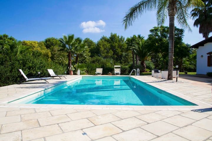 Villa con piscina a Casarano,nel cuore del Salento gallery image 2