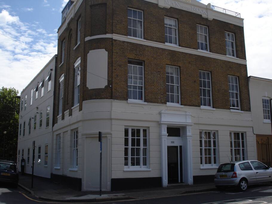 The former 1834 Georgian Inn "The Man in the Moon", now converted into apartments