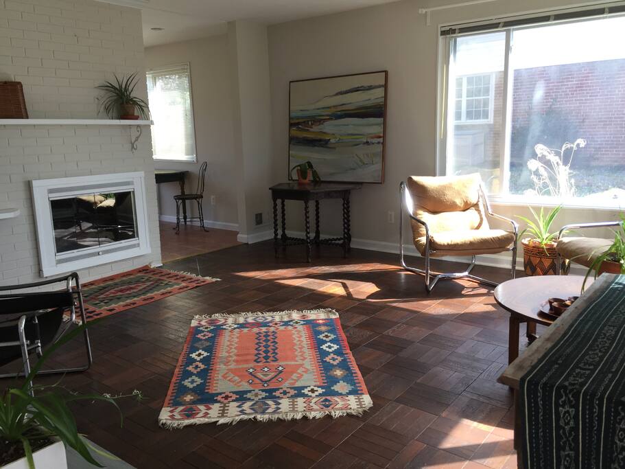 comfy, cozy mid-century modern charm