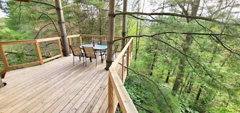 Whispering Pines Treehouse