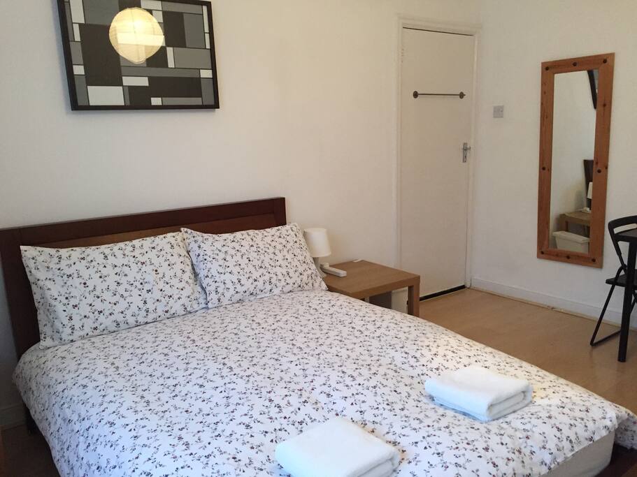 Comfy bed with an excellent quality mattress and a feather and down quilt. Clean towels provided