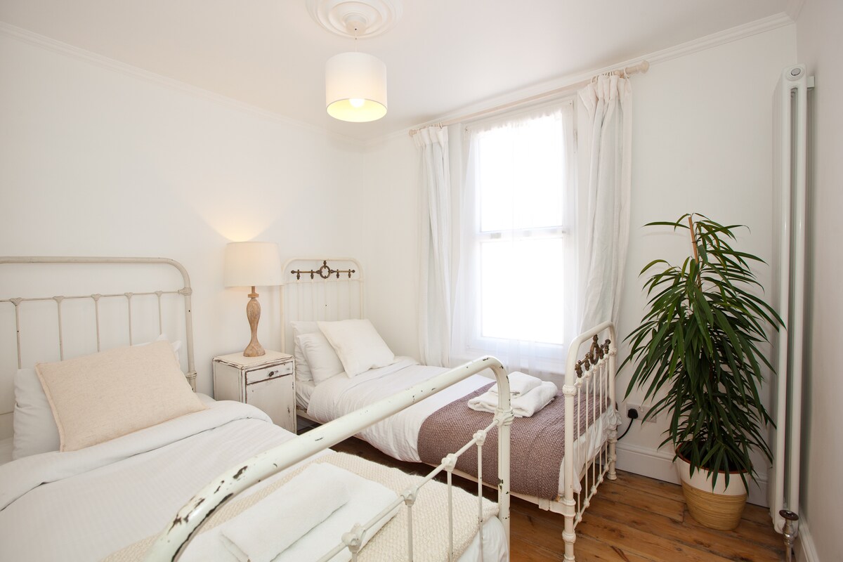 מיטות צרפתיות עתיקות