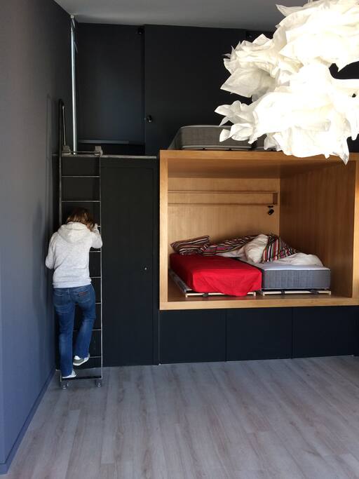 Le Cube. Concept de l'architecte avec des literies de grande qualité.
The cube. Concept architect with high quality bedding.