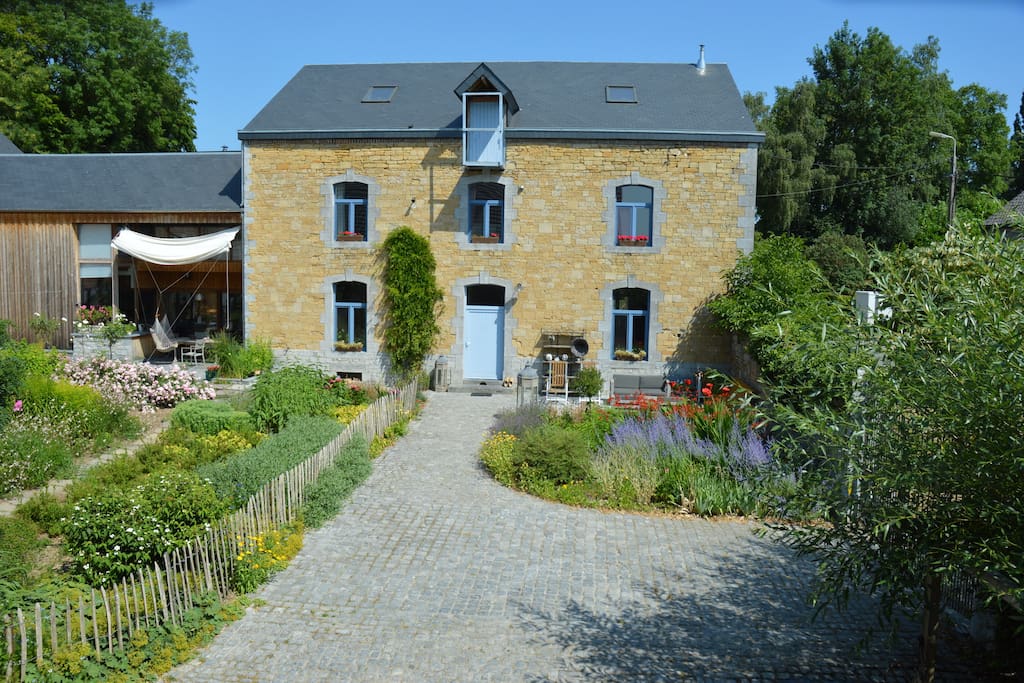 The main-house with 4 double rooms