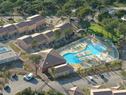 2 houses with swimming pools, 1 of which is heated year-round