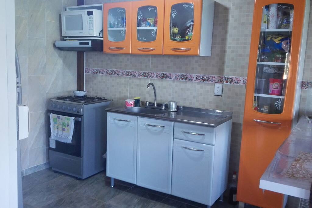 Cocina de gas con horno y microhondas