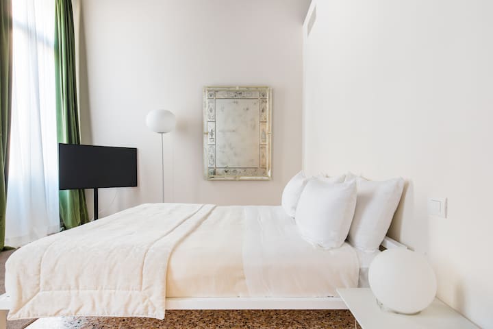 Batioro Luxury Apartment with Canal View gallery image 3