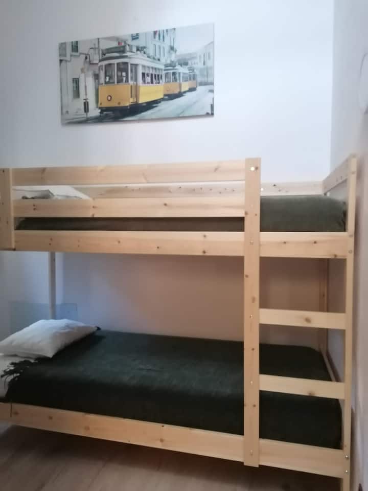 Соба 4 - Лисабон