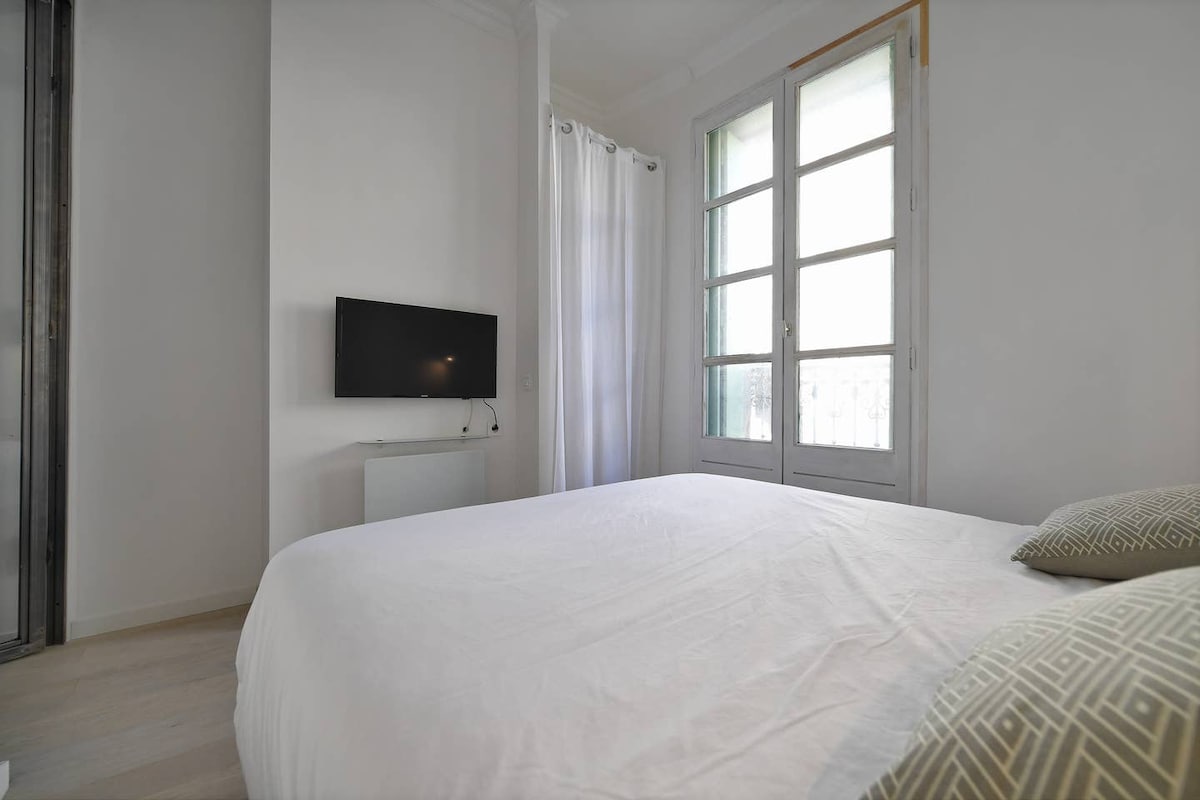 卧室，床160厘米。 