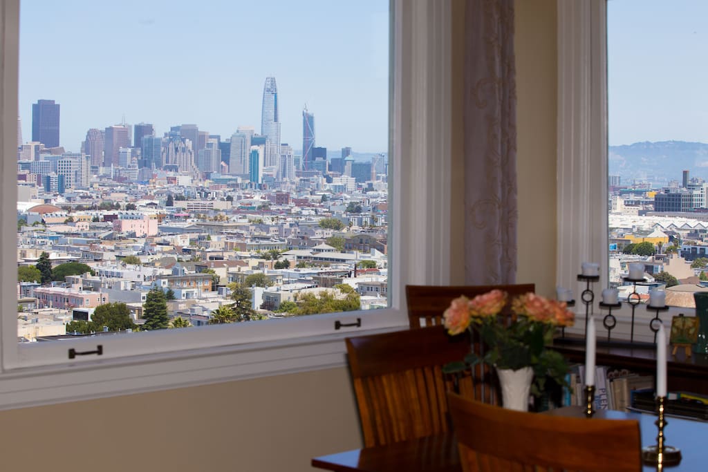 San Francisco is your backdrop for dinner.