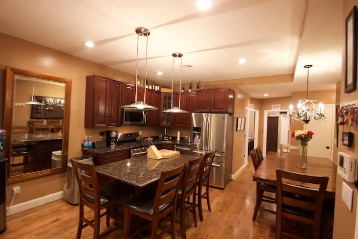*Brand New*4 Bed Duplx W Pvt Bckyard 15 Min 2 City - New York