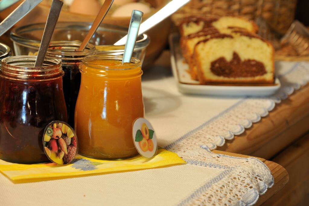 Vitales Bauernfrühstück mit vielen hauseigenen Produkten
