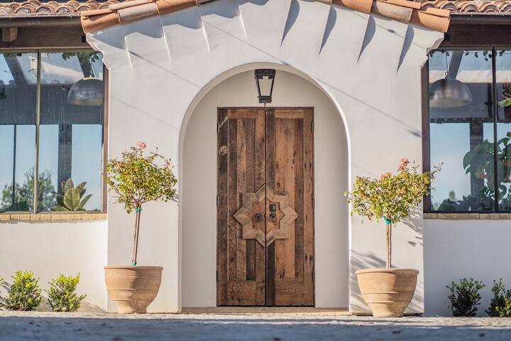 Exquisite Estately Villa gallery image 5