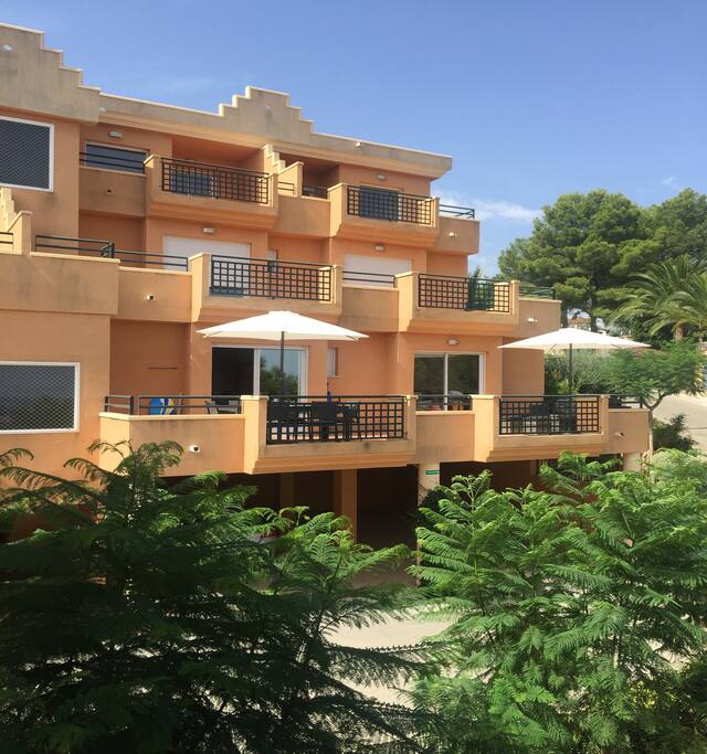 Apartment with large terrace and sea view