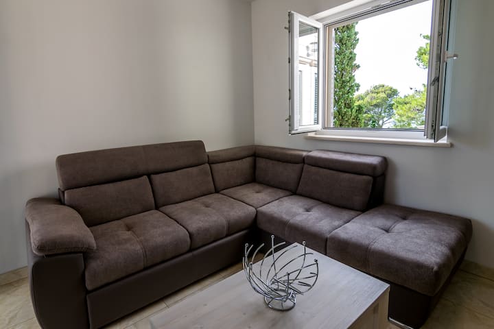 Ბორავაკი
(დივანი - 2 საწოლი)