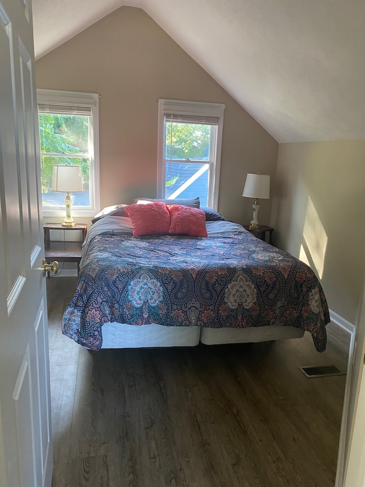 Spavaća soba na katu 2-kraljevski krevet