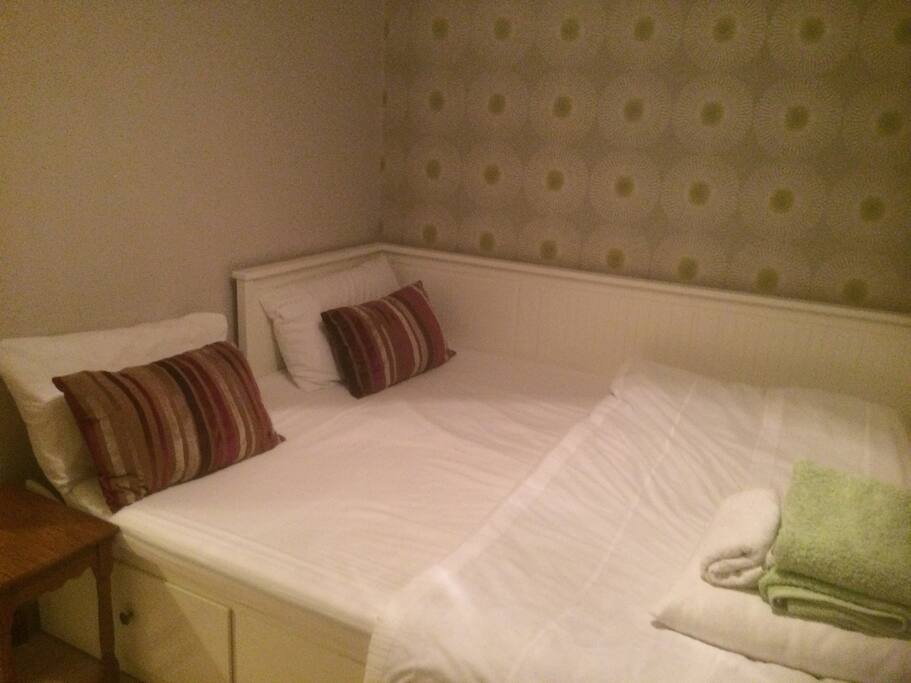 2nd bedroom