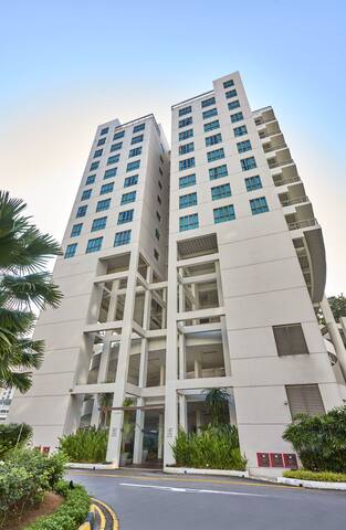 Spacious 3BR Superior in Northeast Singapore gallery image 3