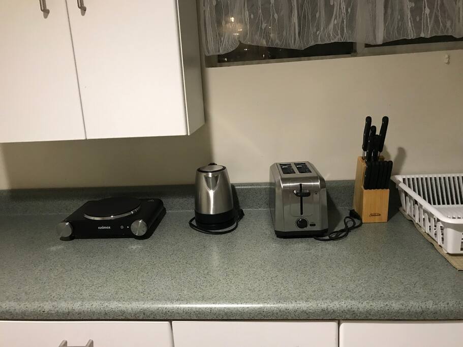 Single portable stove, electric kettle, toaster