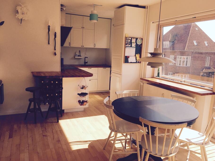 Kitchen and mini-chillout-bar, when the cooking is on