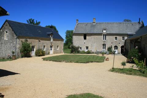 "La petite ferme de Maronnes"  MEUVAINES  14960