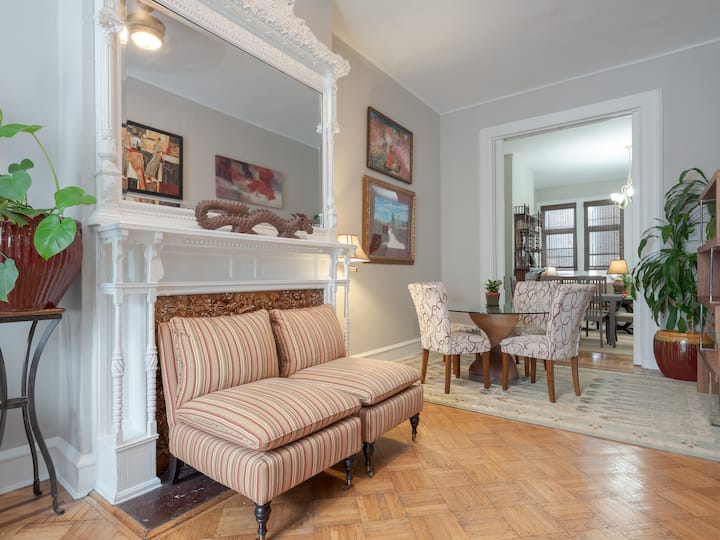 B Charmed: Spacious Two Level Apartment - Johns Hopkins University, Baltimore
