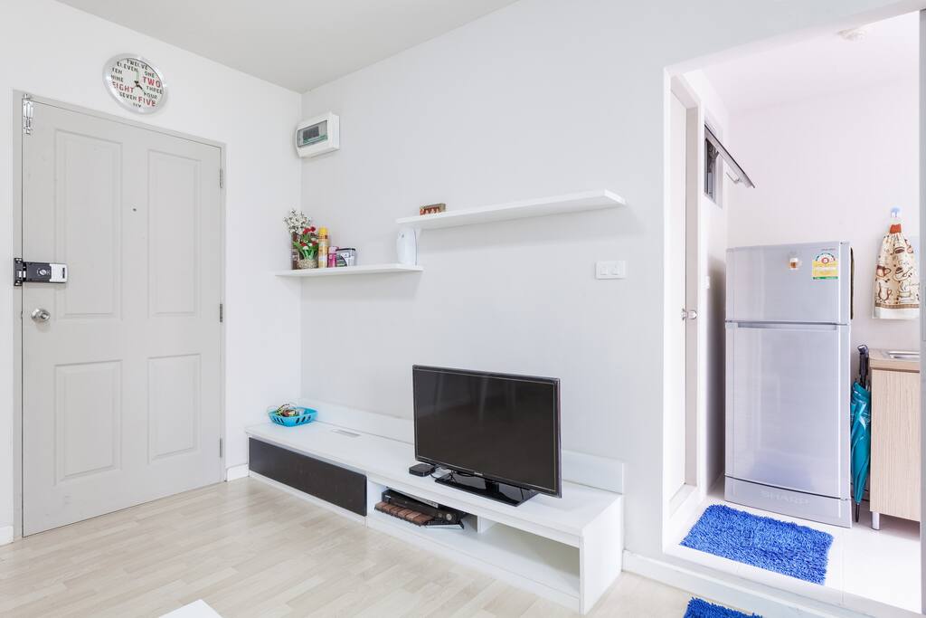 LED TV with Apple TV, Free Wifi