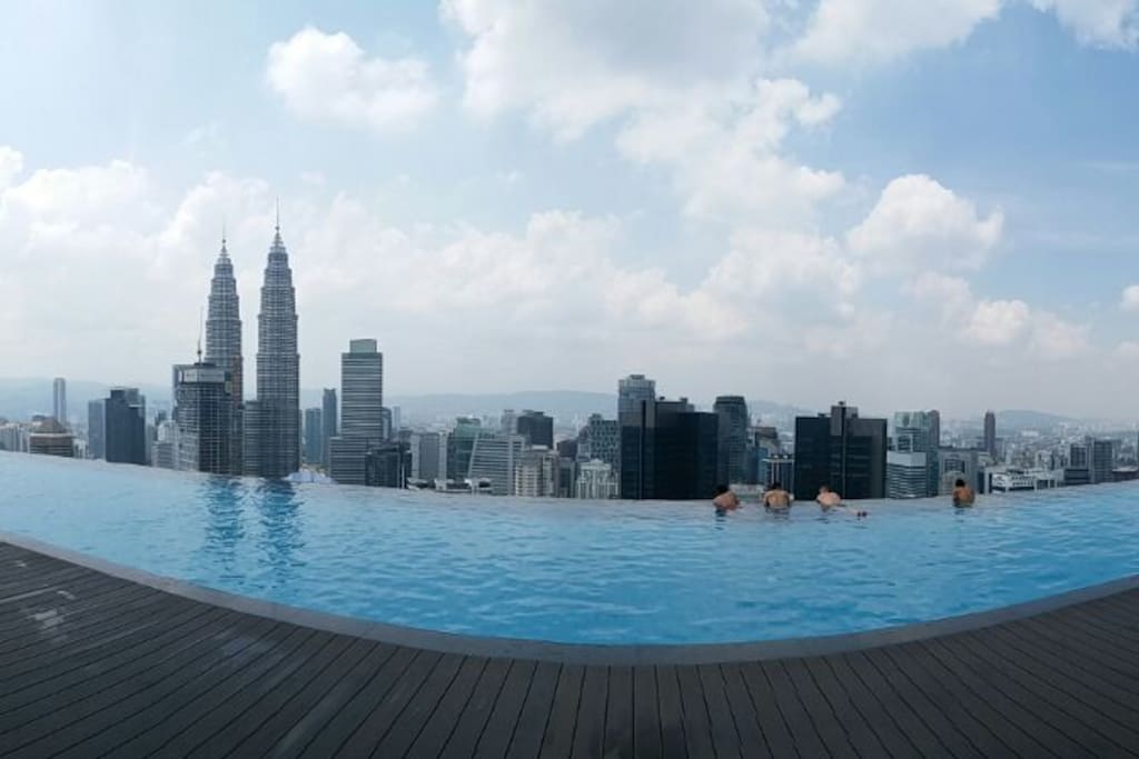 Stunning Infinity Pool overlooking KLCC twin towers and KL Tower within its 0.5km radius