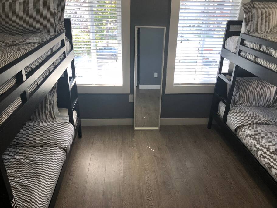 The bedroom with 4 beds