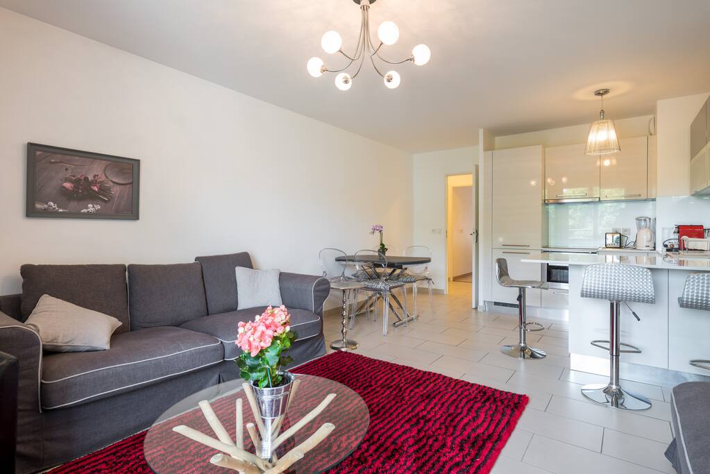 Pièce à vivre :
salon, cuisine, salle à manger