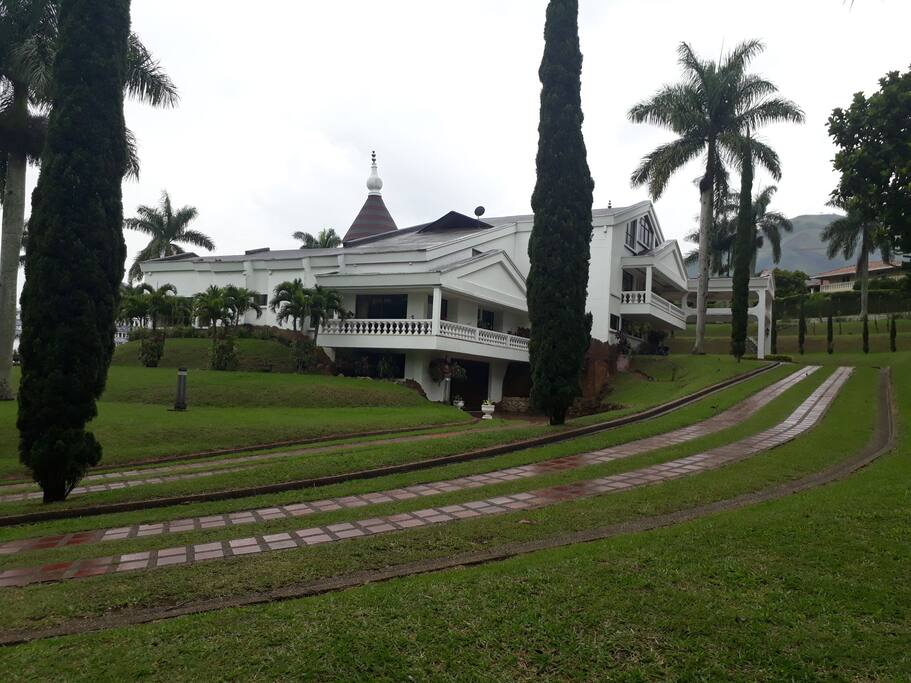 Ingreso a Villa