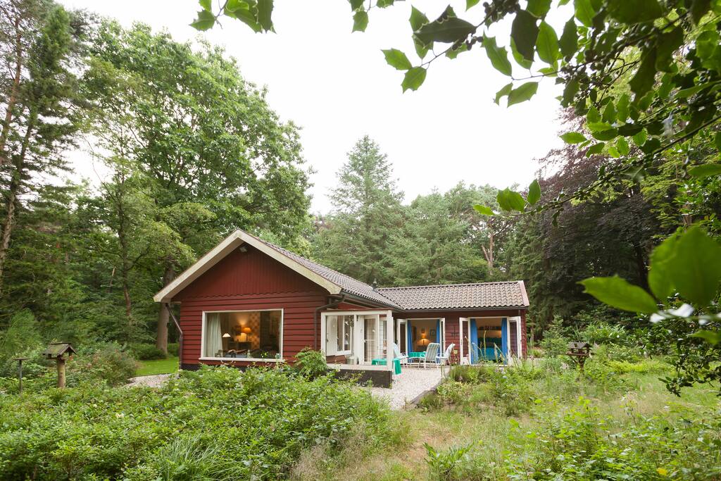 Prachtig natuurhuis in eigen bos Huisjes te Huur in Epe, Gelderland, Nederland