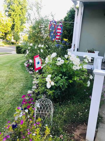 Charming Traditional gallery image 4