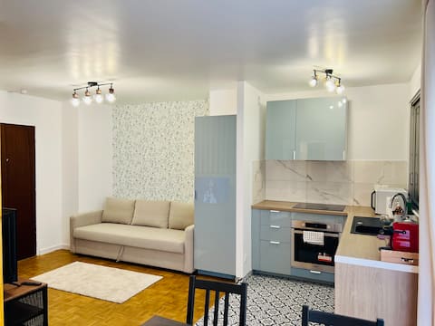 Studio+parking RER Laplace. House exams. Paris