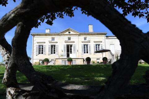 Charming Wine Property with Pool near Saint-Emilion