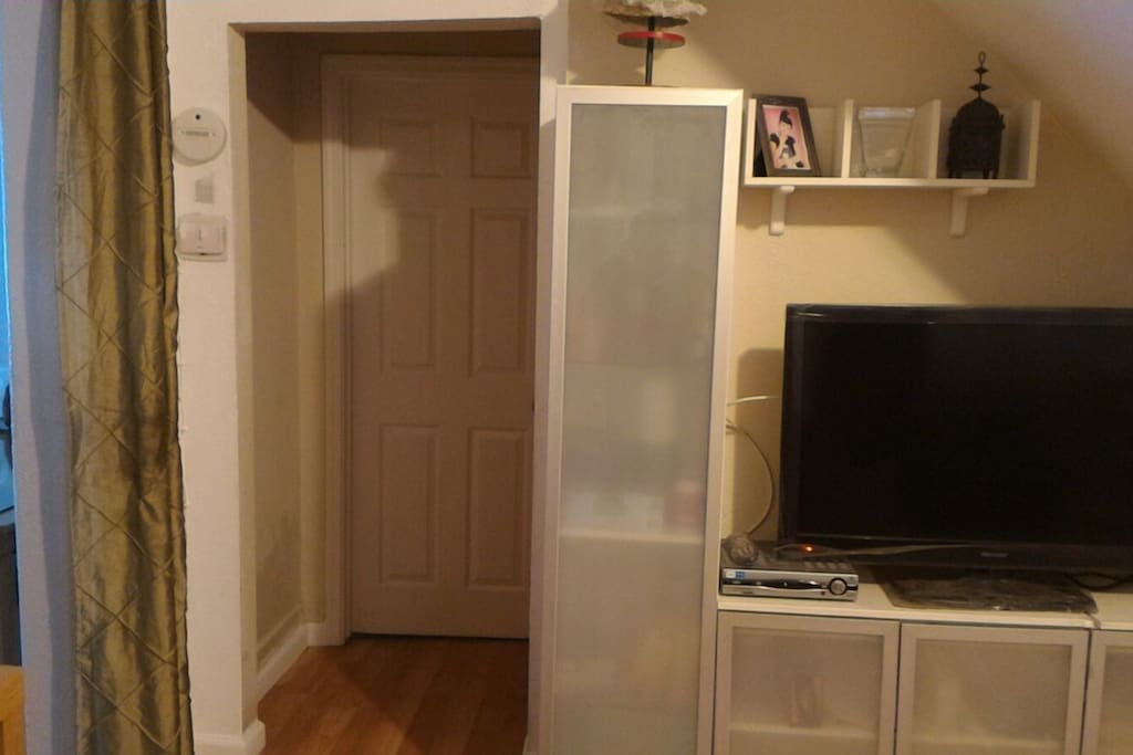 Entrance of the room2