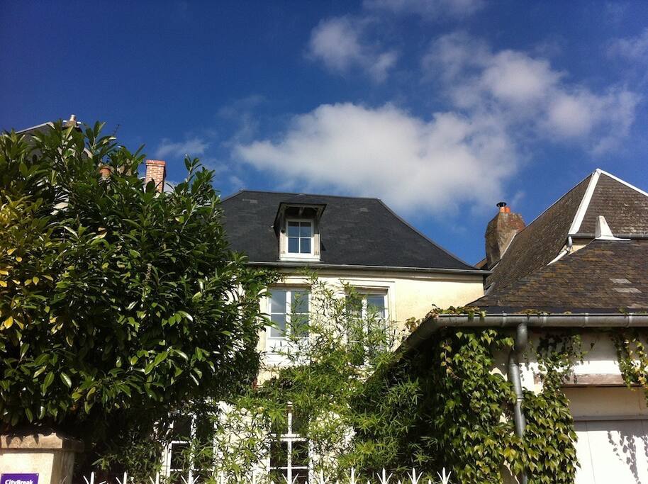 Facade sud coté remparts (rue Thibesart)