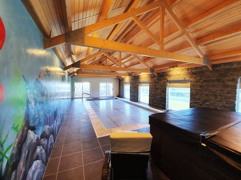Top performing Airbnb: Bayview Exclusive Heated Pool 2 Hottubs, Cinema in The Havens