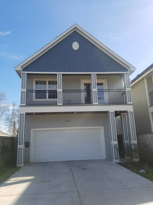 Driveway/Front Balcony