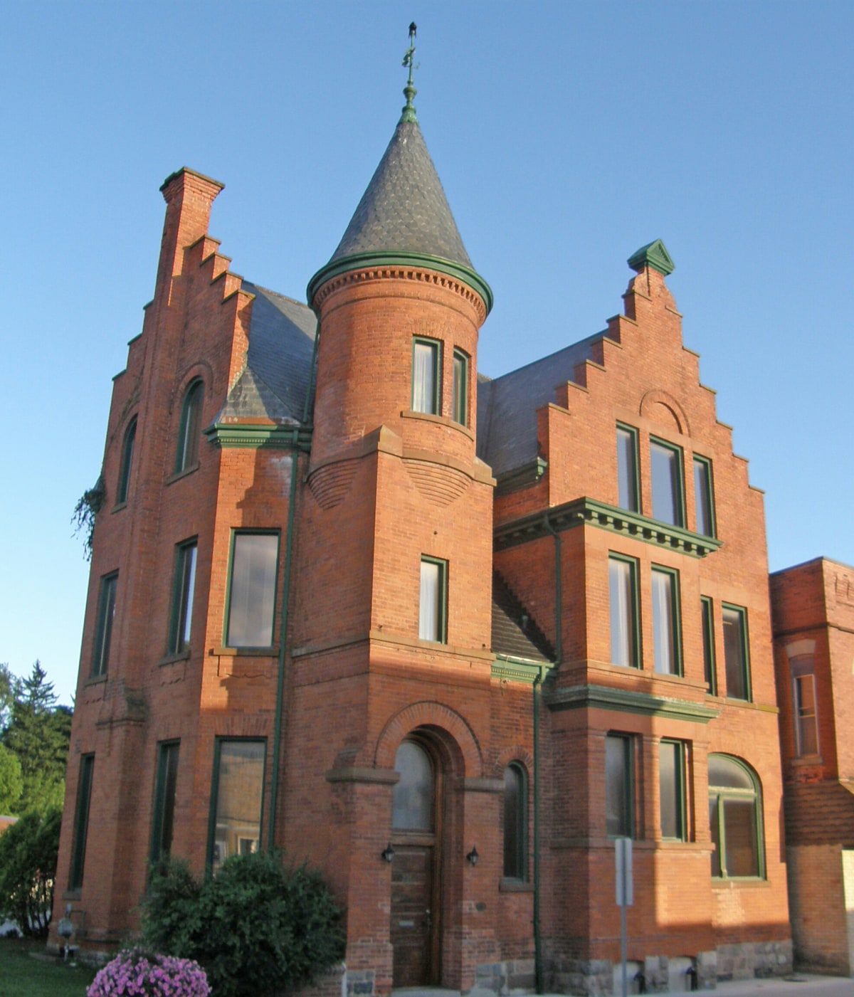 The Banker's Suite Wingham Apartments for Rent in Wingham, Ontario