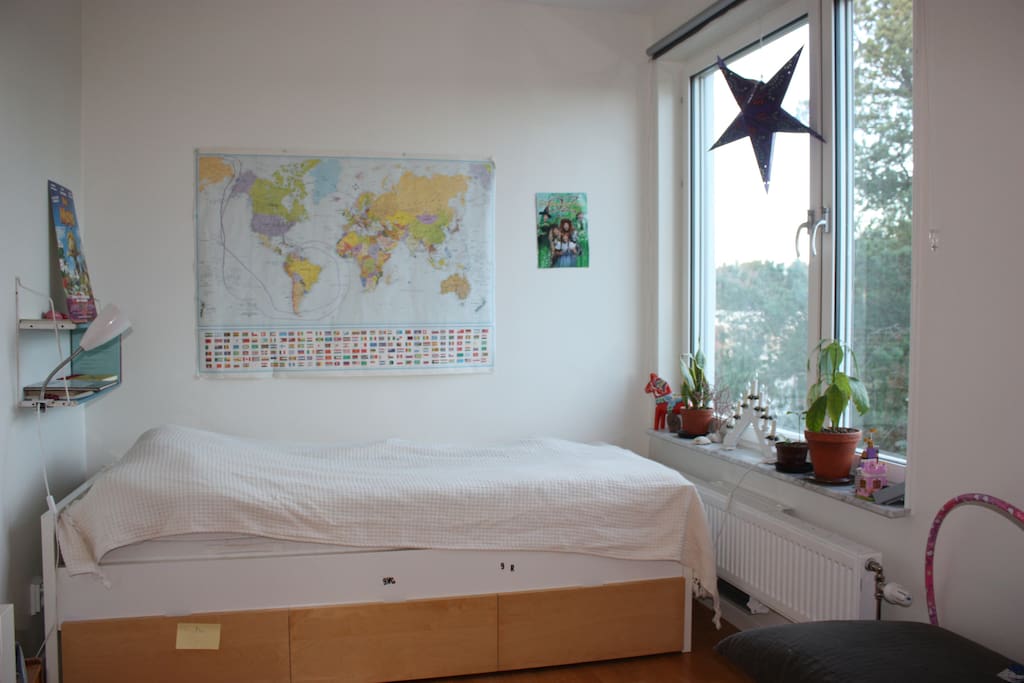 Bedroom with single bed