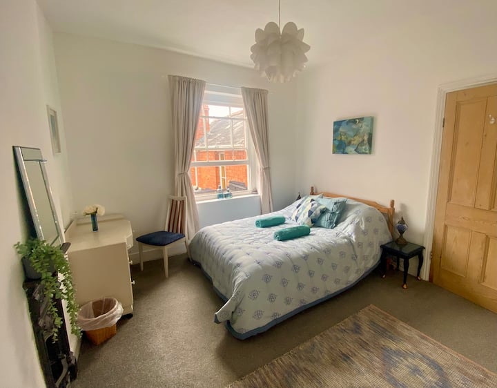 The Blue Room - first floor, 1 king sized bed or 2 singles