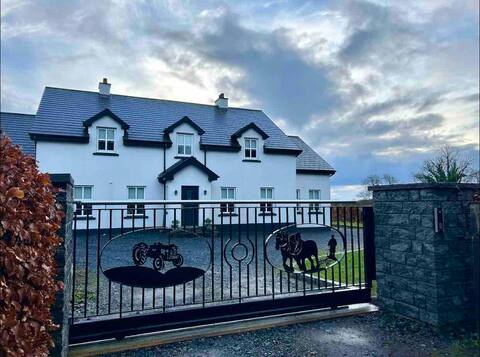 Mullingar,  5 bedroom, 5 beds, 3.5 bathrooms