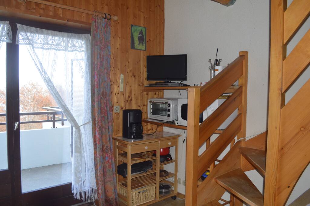 pièce à vivre et balcon