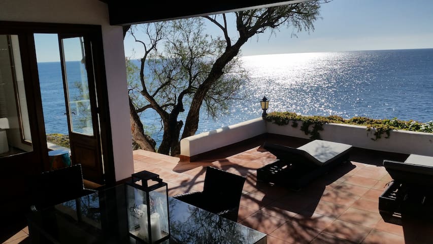 Casa Raya Ferienvilla in 1. Meereslinie