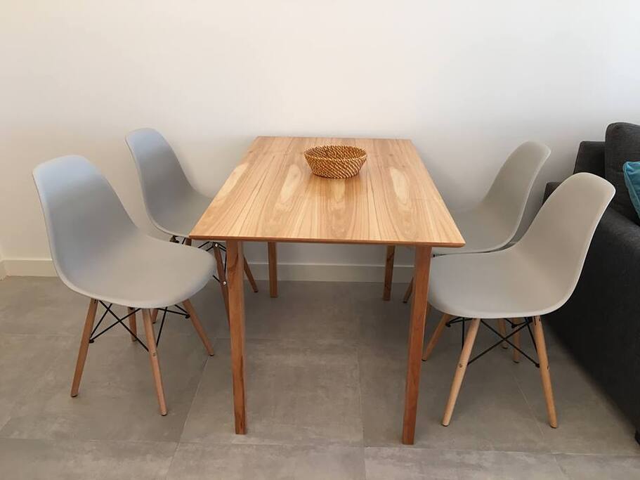 Mesa de comedor y trabajo