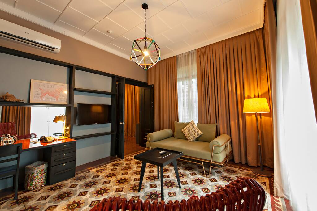 Suite - Ante Room