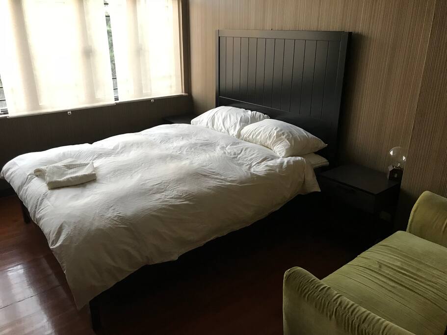 bed room - 1 queen bed