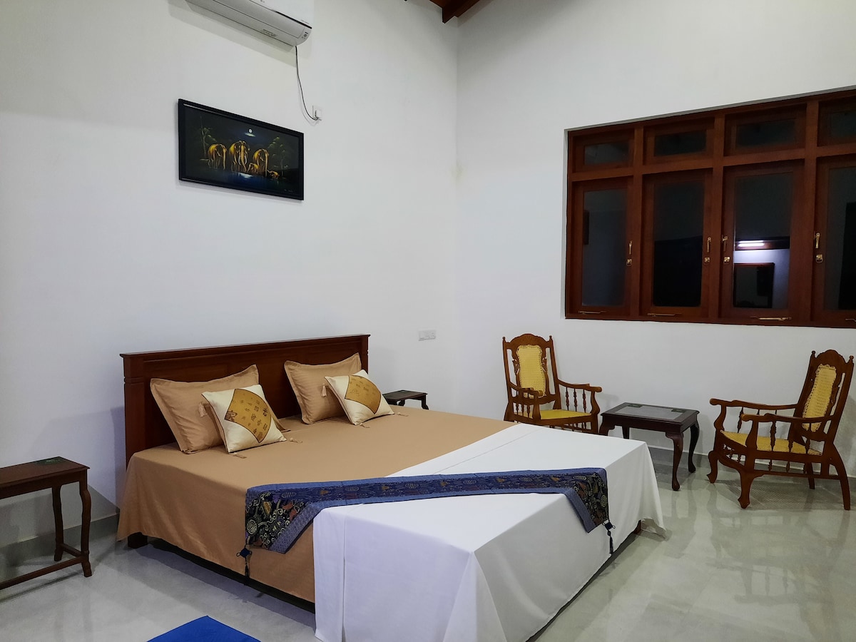 Dormitorio con vista al jardín 