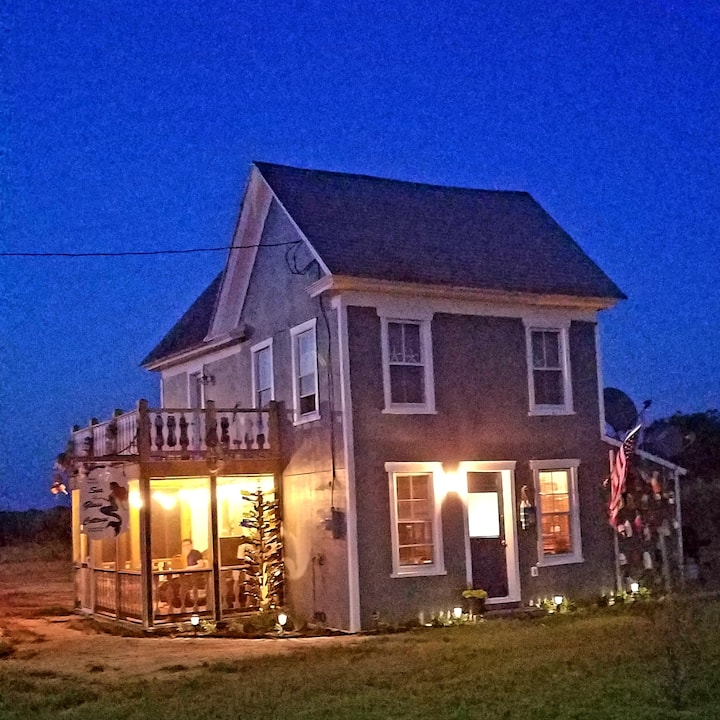 A Sea Glass Cottage Cottages for Rent in Saxis, Virginia, United